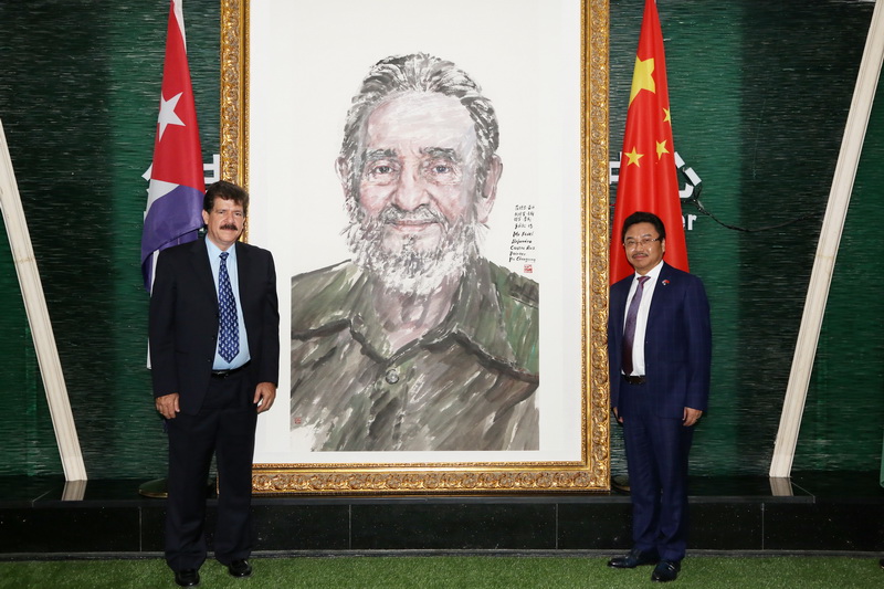 1574680139145961.jpg 古巴文化部副部长为中心首席画家为古巴精神领袖卡斯特罗创作的画像揭幕_调整大小.JPG